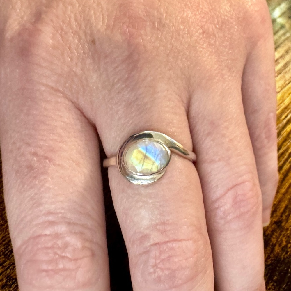 Sterling Silver Rainbow Moonstone Ring (7.5)
